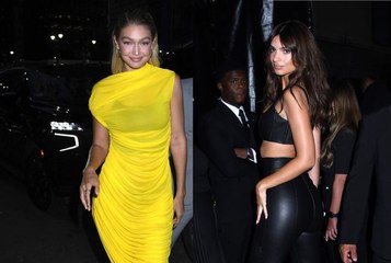 Download Video: Emily Ratajkowski, Gigi Hadid, Lila Moss… les looks les plus sexy du tapis rouge du défilé Victoria’s Secret