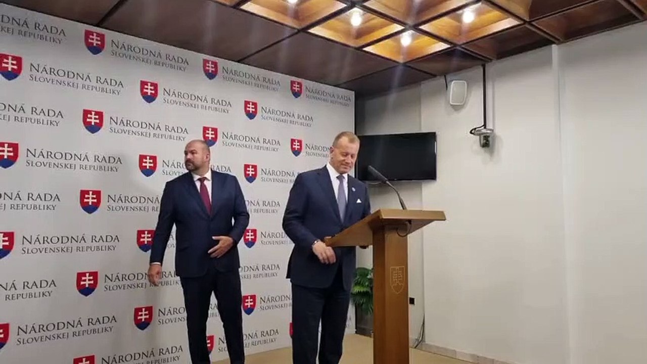 ZÁZNAM: Sme rodina kritizuje podstav v polícii, Ľ. Ódora vyzvalo na zmenu v príplatkoch