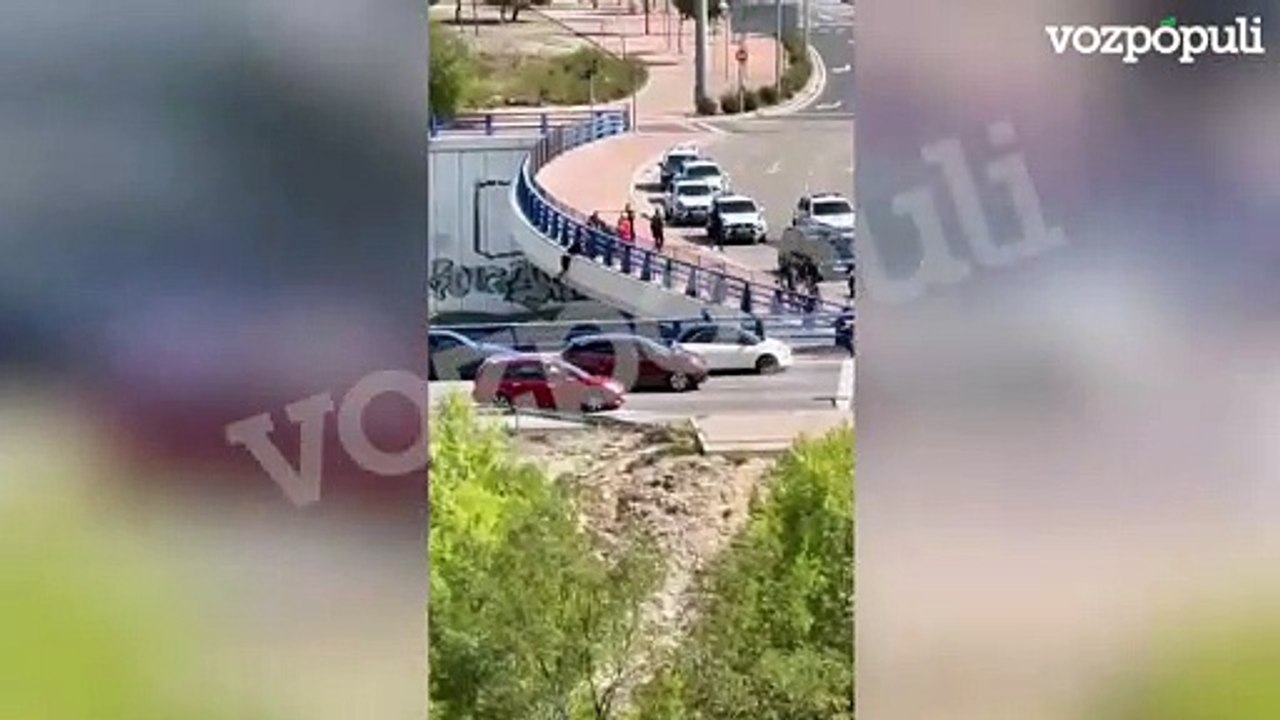 El increíble rescate policial a un hombre que se quería tirar de un puente en Madrid