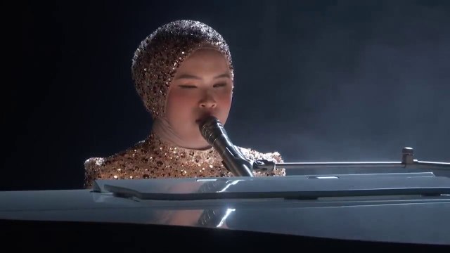 PUTRI ARIANI II AGT 2023 SEMI FINAL II BAWAKAN LAGU BAND LEGENDARIS _U2_.