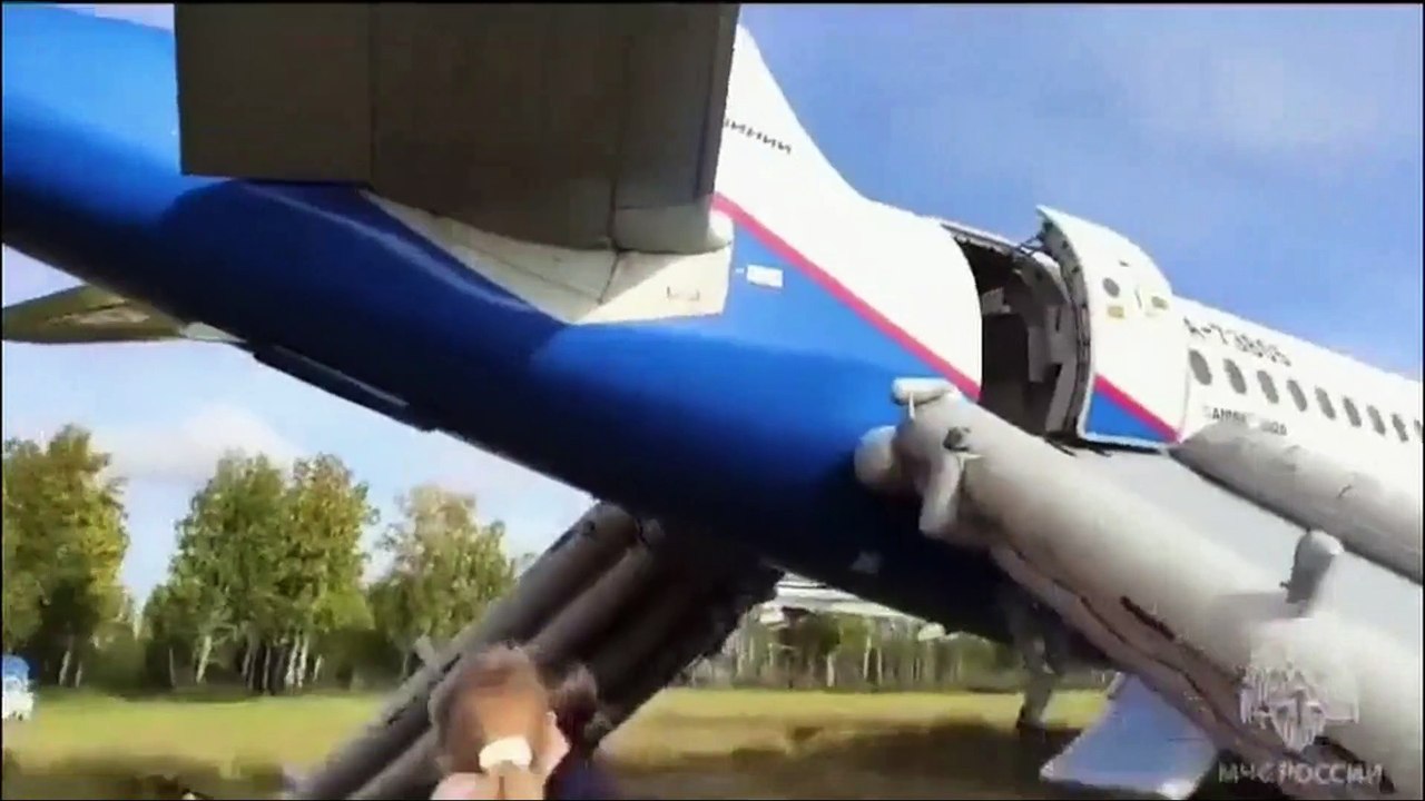 Un avión de pasajeros rusos se ve obligado a hacer un aterrizaje de emergencia