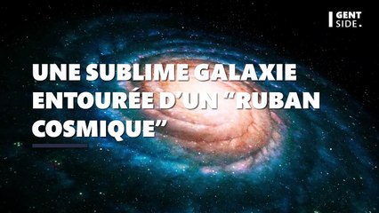 Découverte d’une sublime galaxie entourée d’un “ruban cosmique”
