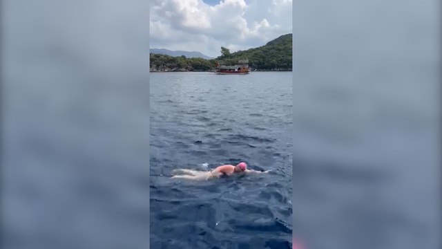 Eski Rus rekortmen yüzücü Marmaris’te 4.5 mili 6 saatte yüzdü
