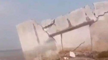 लखीमपुर खीरी: शारदा नदी का बड़ा जलस्तर, मकान गिरते हुए वीडियो वायरल