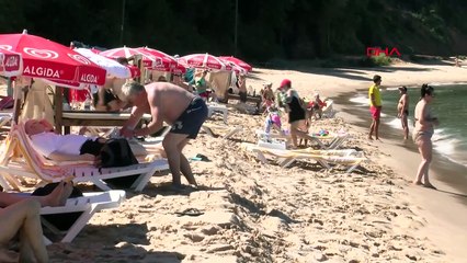 Rus Turistler Amasra'da Denize Girdi