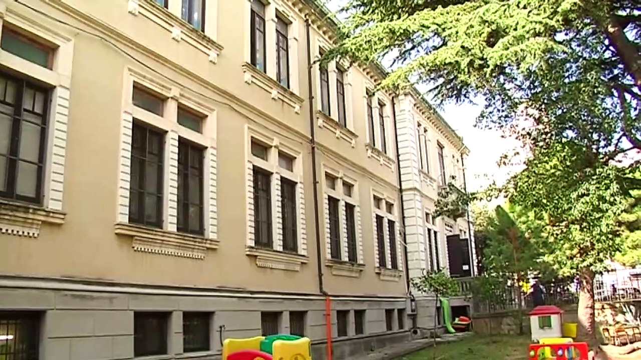 Video Basile sulle scuole e la polemiche con la dirigente