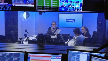 Loi immigration : sous la pression de la droite et de la gauche, l'exécutif défend son projet