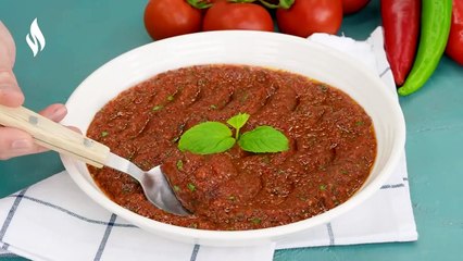 5 Dakikada Sofrada!  Kaşık Kaşık Yedirten Acılı Ezme Tarifi