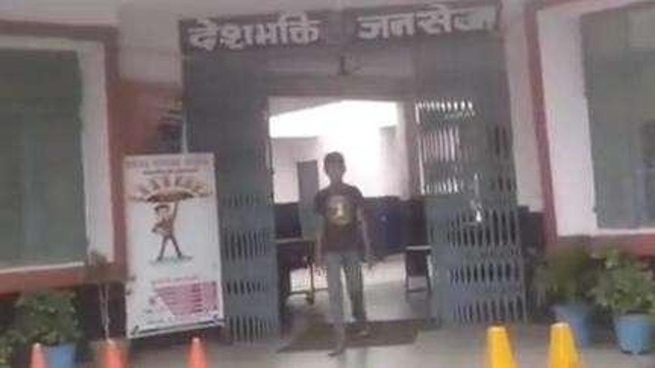 स्कूल में बेल्ट से छात्र की शिक्षक ने की बेरहमी...