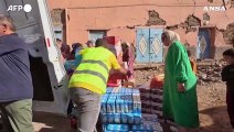 Marocco: aiuti in un villaggio devastato dal sisma, 