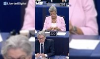 La comisaria de Interior hace ganchillo mientras pronuncia su discurso Von der Leyen en el Parlamento Europeo