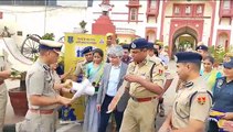 पुलिस कमिश्नर ने किया महिला सुरक्षा हेल्पलाइन के नंबरों के पोस्टर का विमोचन