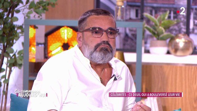 VOICI - « Il est devenu un père » : ce que la maladie a changé entre Bernard Tapie et son fils, Stéphane (ZAPTV)