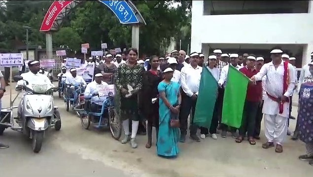 छत्तीसगढ़ में कोटा से हुई रेल रोको आंदोलन की शुरुआत, बिलासपुर में सुरक्षा घेरा तोड़कर घुसे कांग्रेसियों ने पटरी पर लेटकर किया प्रदर्शन