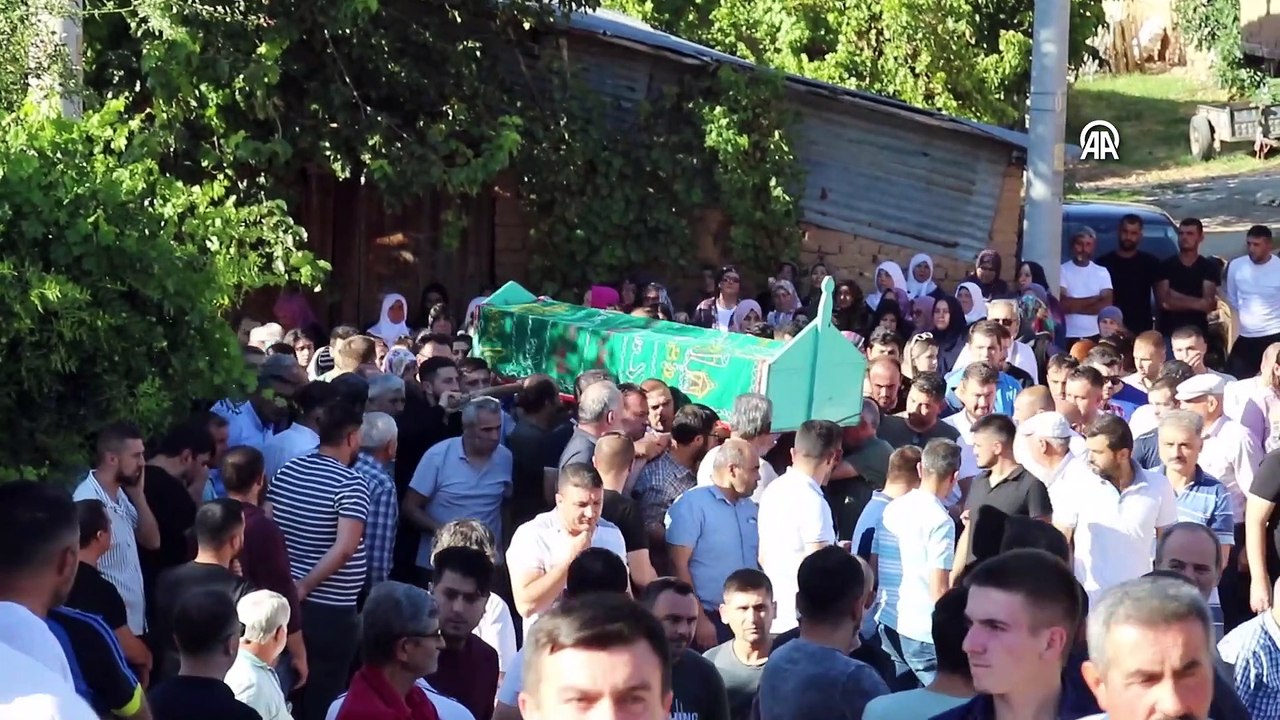 Uşak'taki kazada hayatını kaybeden gençler toprağa verildi