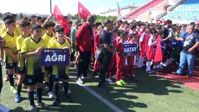SPOR Depremzede çocukların katıldığı 'UYAFA Ağrı Dağı Cup Futbol Turnuvası' başladı