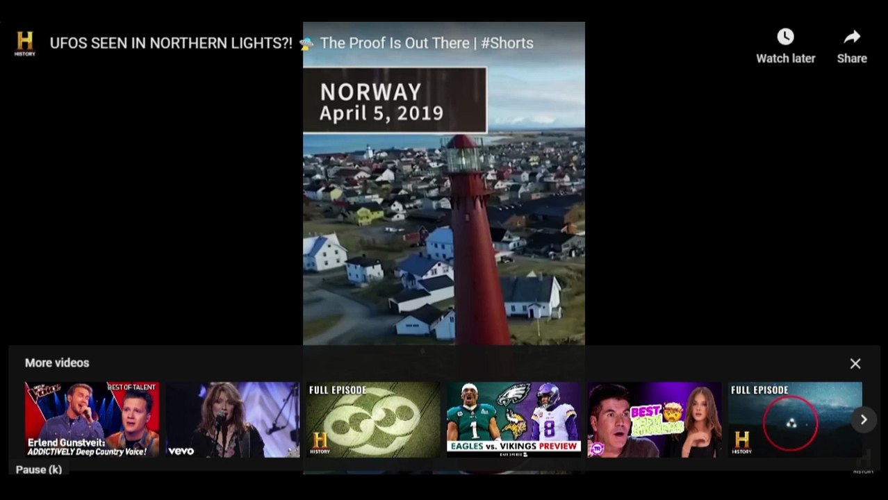 UFOs Appear in Video of Northern Lights