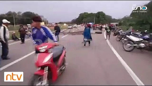Pobladores reinstalan bloqueo en Buena Vista en demanda de carretera