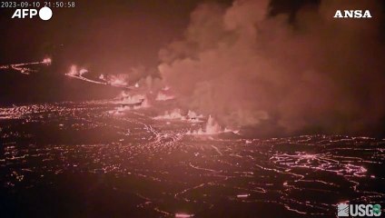 Hawaii, la lava del Kilauea brilla nella notte