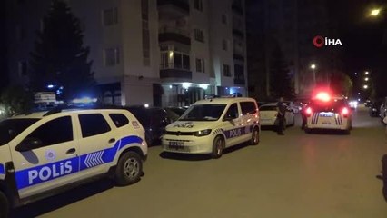 Plakasız motosikletle gelip iş yerine AK-47 ile saldırı düzenleyecekleri sırada bekçilere yakalandılar
