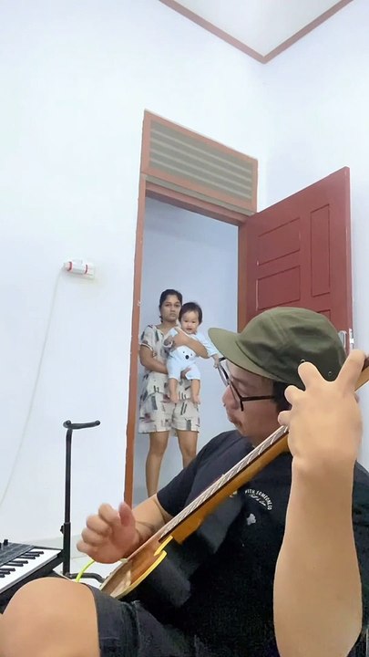 Dilema bapak bergitar