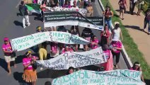 Miles de mujeres indígenas marchan en Brasilia contra límites sobre sus tierras