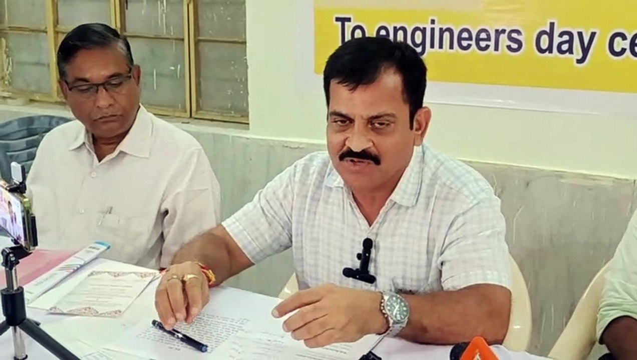 Kavi Sammelan : आज यहां कवि बरसाएंगे हास्य रस की रसधार, सजेगी शाम