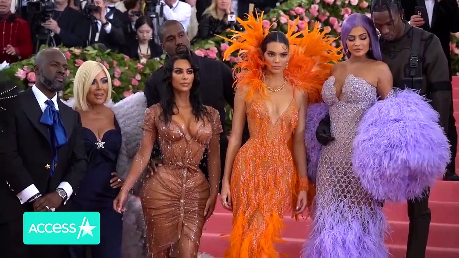 ⁣Kourtney Kardashian Calls Kim Kardashian A 'Witch' In Explosive 'The Kardashians