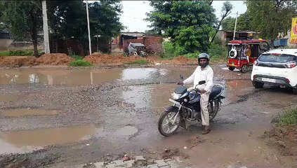 वाहन चालक हुए परेशान, वसूली हो रही बराबर