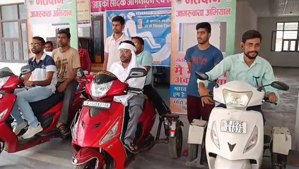 दिव्यांग किस तरह से कर रहे हैं चुनाव प्रचार, देखे वीडियो