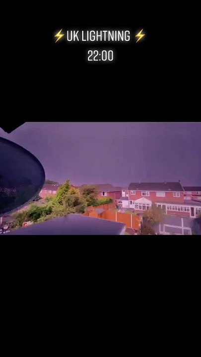 Unleashing the Power: Witnessing the Electrifying Lightning Storms in the UK