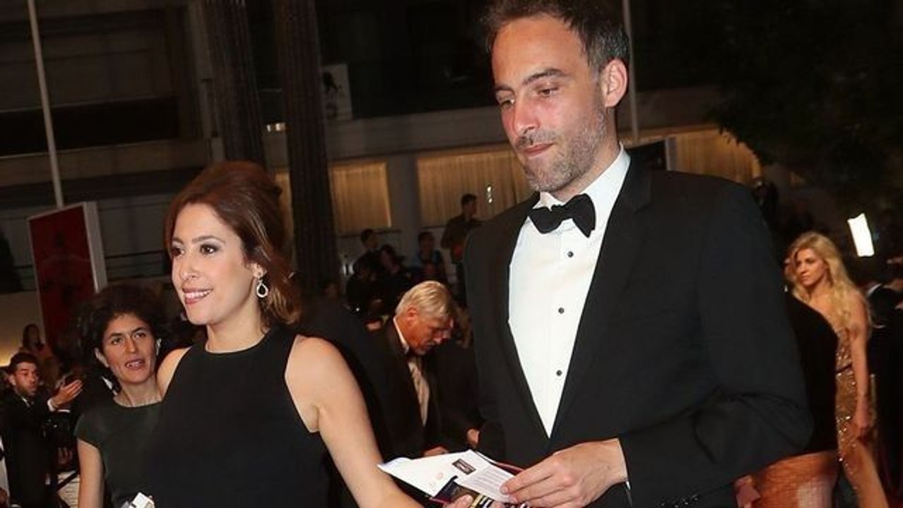 Léa Salamé annonce mettre sa carrière sur pause pour son compagnon Raphaël Glucksmann et son nouveau défi !