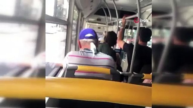 Ensesine konan muhabbet kuşuyla böyle seyahat etti