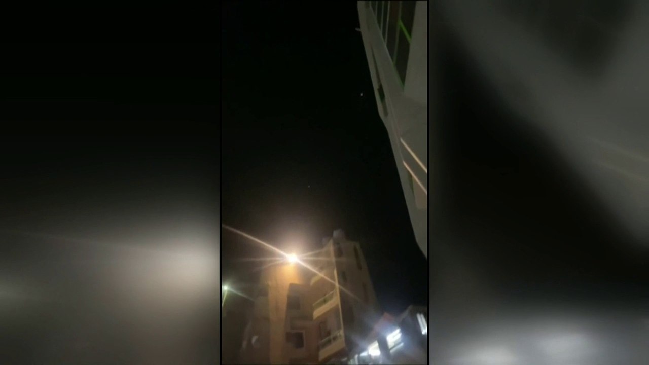 مصدر أمني: الدفاعات الجوية السورية تتصدى لهجوم إسرائيلي في محيط مدينة #حماة #العربية