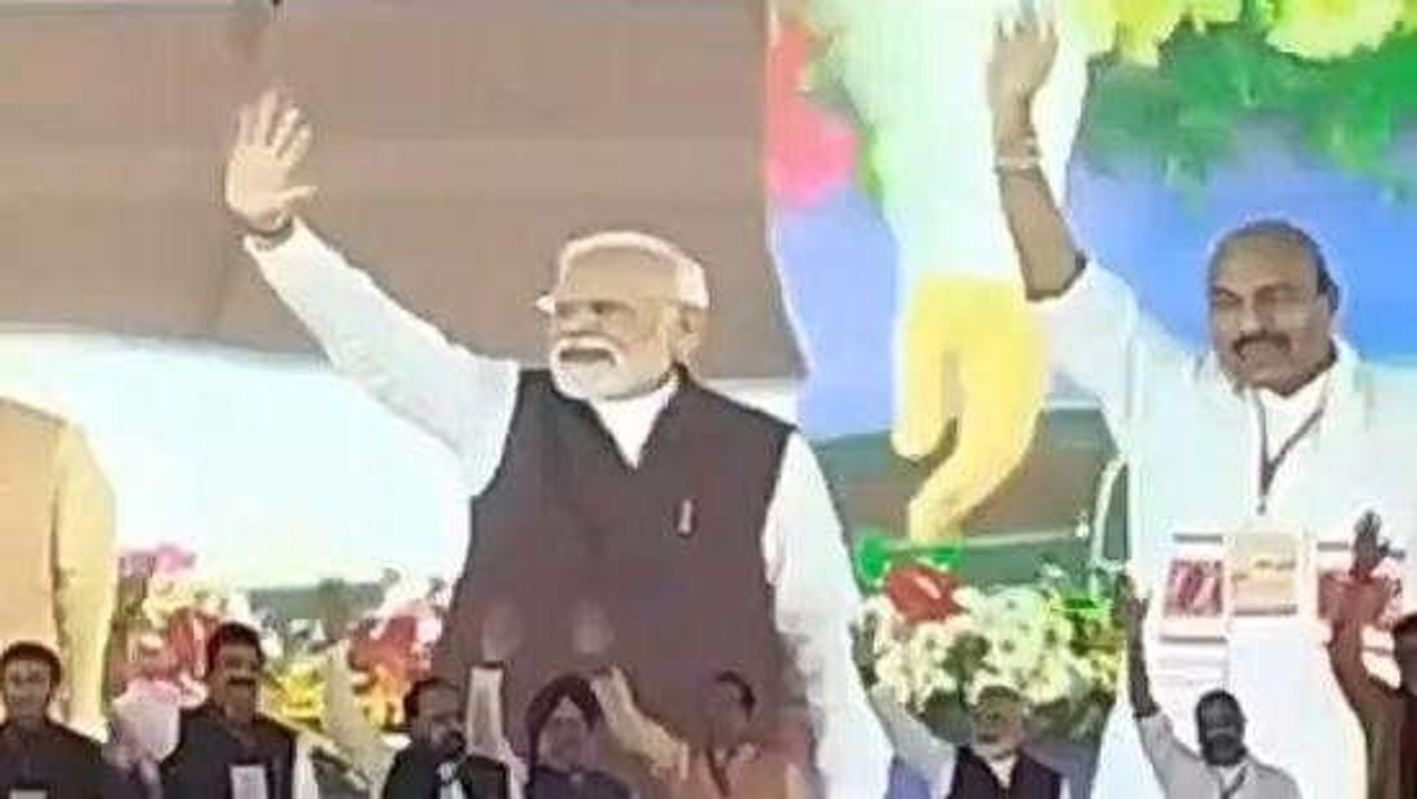 PM मोदी ने रखी पेट्रोकेमिकल हब की आधारशिला, आम सभा को किया संबोधित