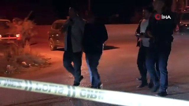 Konya’da silahlı kavga ihbarına giden polis ekiplerine bir kişi tarafından tabancayla ateş açıldı. Polis aracına kurşun isabet ederken, olay yerinden kendi aracıyla kaçan şüpheli karakola giderek teslim oldu. Olay, saat 21.00 sırala