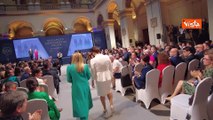 Meloni a Budapest per Forum Natalit?, l'abbraccio con Orban al suo arrivo