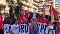 Palermo, i percettori del reddito di cittadinanza ancora in piazza: tensione con la polizia