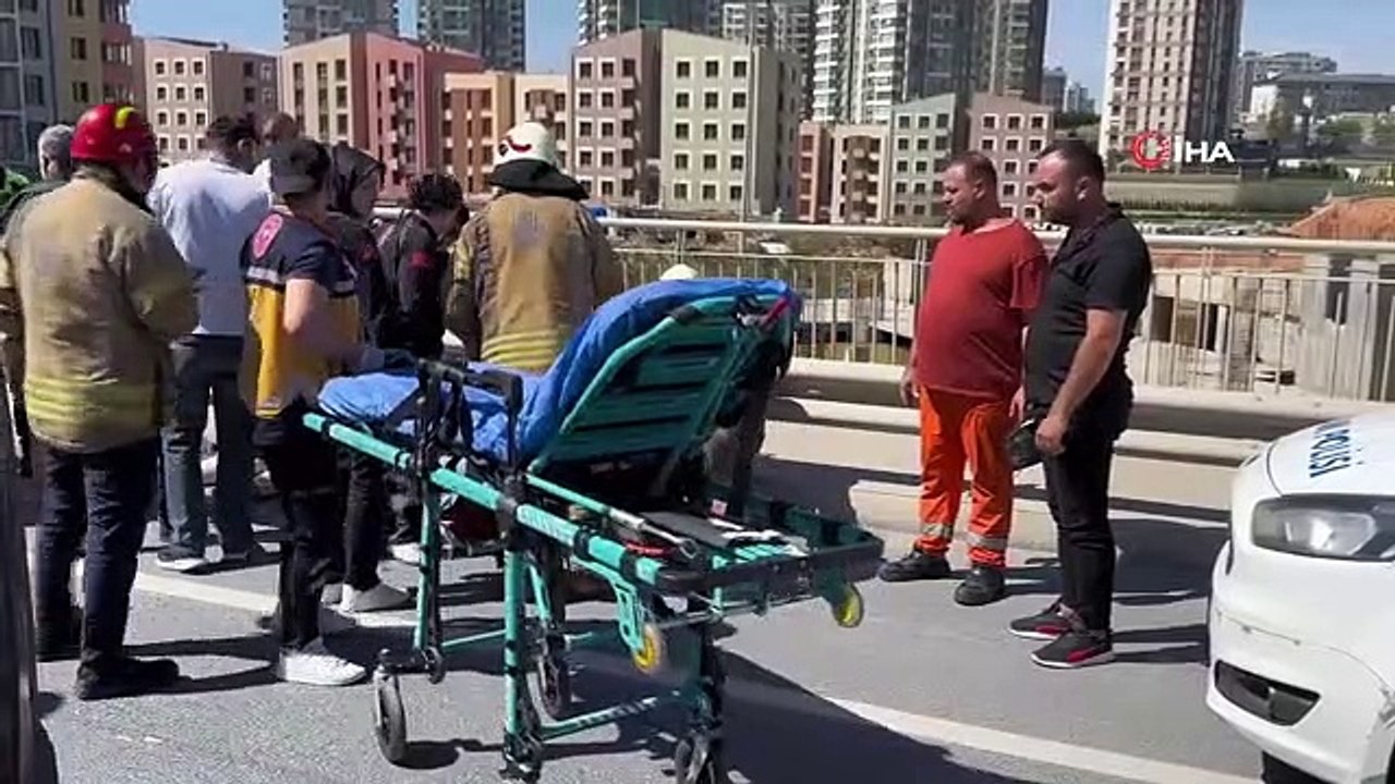 Seyir halindeki hafif ticari araç takla attı: 2 yaralı