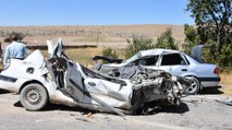 Aksaray'da 3 araç birbirine girdi: 3 ölü