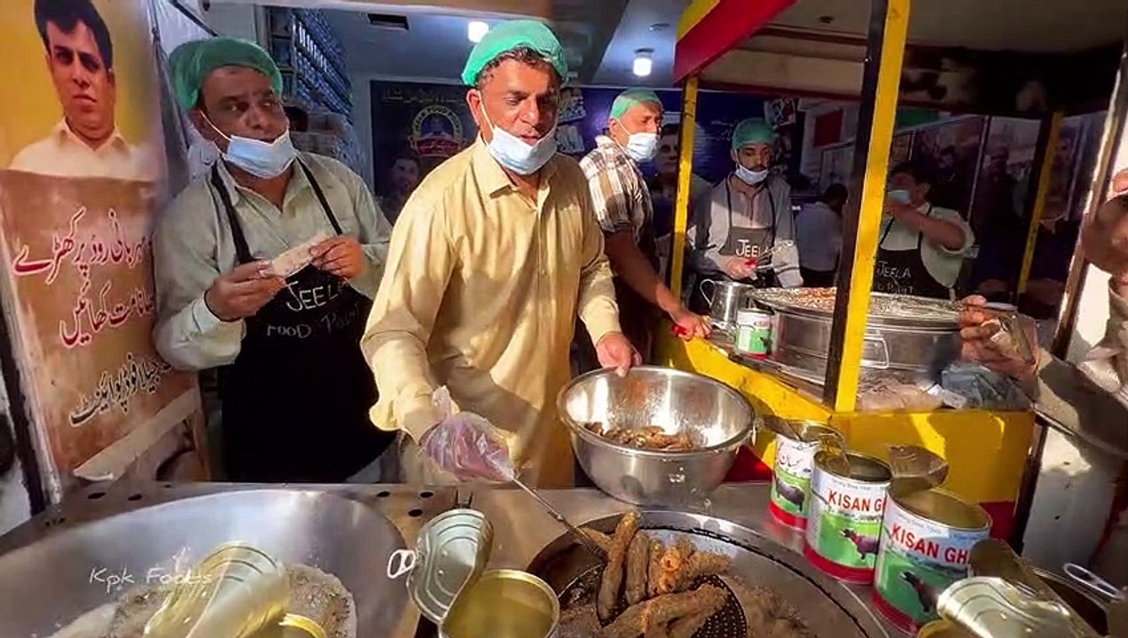 JEELA - DESI FOOD with DESI GHEE & MAKHAN - 7 Din 7 Khanay - jeela aik Nasha ha - Lahore Food Street