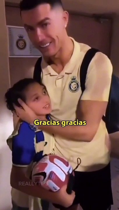 Niña invidente conoce a CR7.