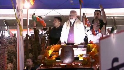 रथ पर सवार होकर मंच में पहुंचे मोदी