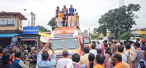 Tải video: भाजपा की परिवर्तन यात्रा पहुंची केशकाल, सड़क पर गड्ढों के लिए नेताओं ने कही ये बात, देखें video