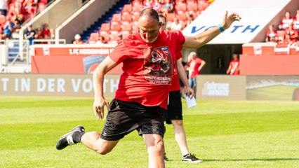 Streich gratuliert Schmidt: "Normal ist ein blödes Wort"