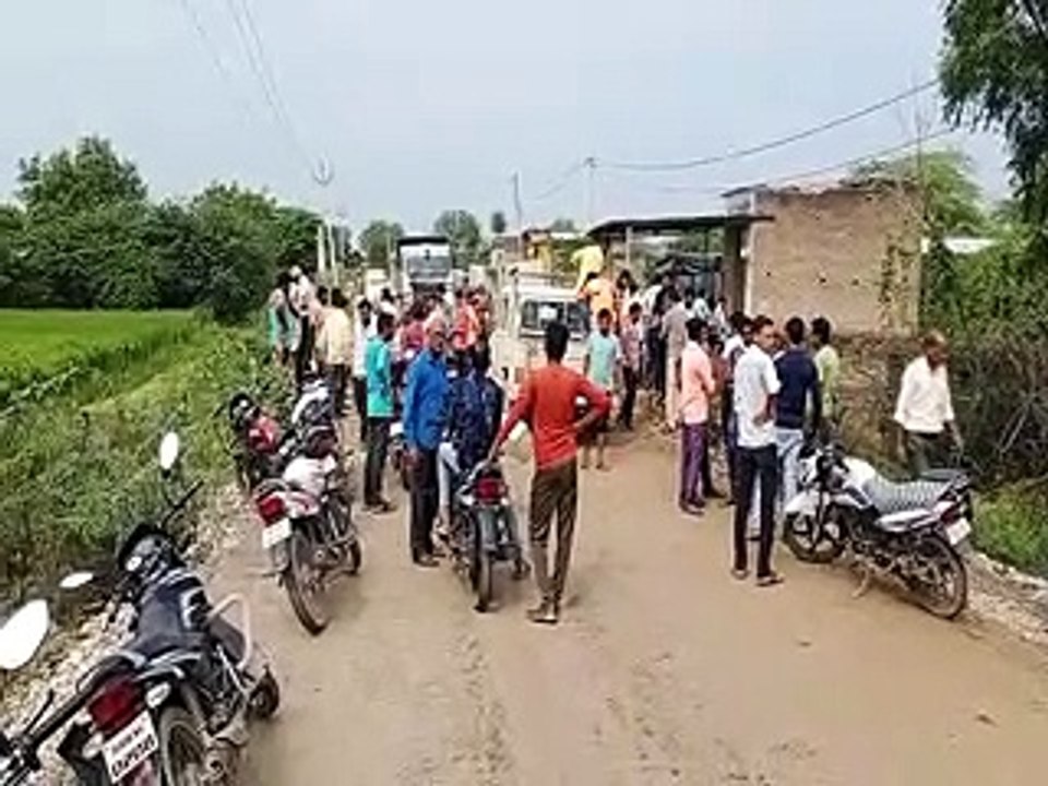 ग्रामीणों ने बांसी-बूंदी मुख्य मार्ग डेढ़ घंटे जाम किया सड़क निर्माण कार्य रुकवाया-video