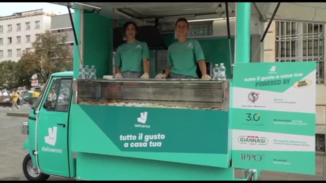 Deliveroo Italiani Amano Mangiare Ma Sanno Poco Dei Ristoranti In Città Video Dailymotion 