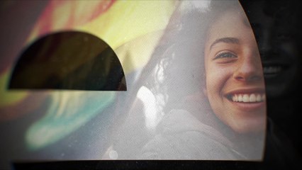 Générique d'"En société" sur France 5 avec Karim Rissouli.