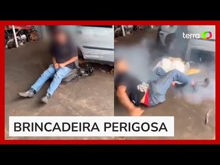 Tải video: Jovem é arremessado após acionar airbag de carro de propósito em Goiás