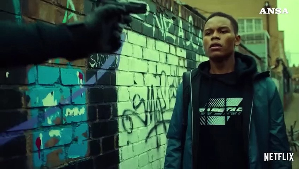 "Siamo serie": School Spirits, Top Boy, L'insulto